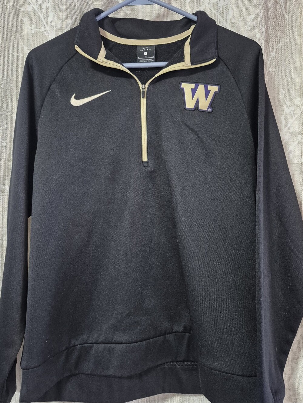 Washington Huskies Nike Men’s Black and Gold Half-Zip Pullover with 'W' Logo